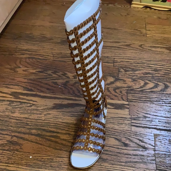 Beautiful sandals - Picture 2 of 2